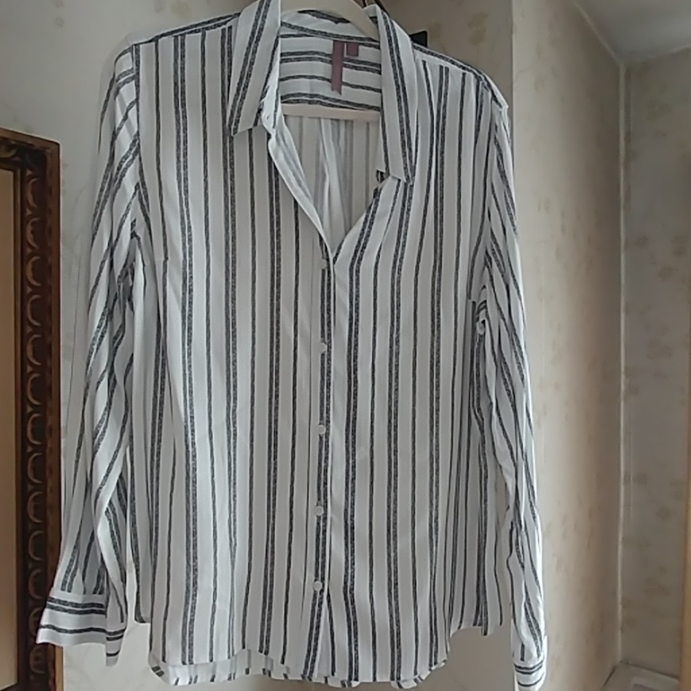 Comfy button down blouse Size XL